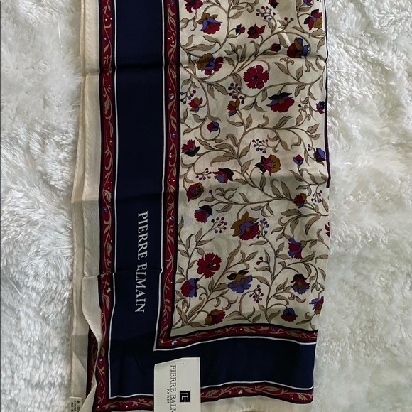 Pierre Balmain scarf - Picture 3 of 4